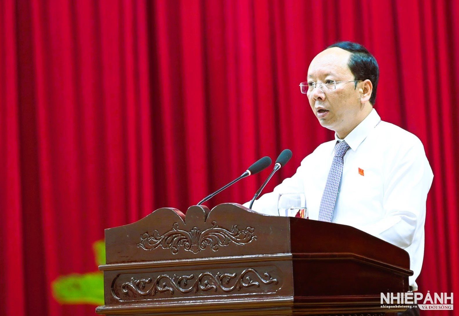 W_ong-bui-thanh-an-pho-chu-tich-ubnd-tinh-nghe-an-bao-cao-tom-tat-tinh-hinh-kinh-te-xa-hoi-6-thang-dau-nam-nhiem-vu-va-giai-phap-trong-tam-6-thang-cuoi-nam-2024..jpg