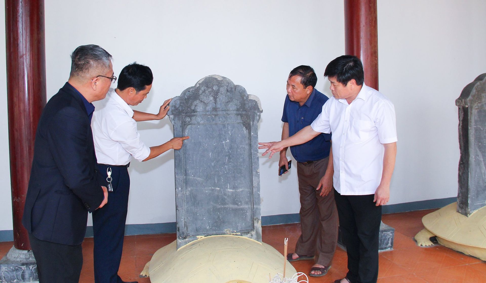 nha-bia-voi-3-tam-bia-da-ghi-danh-267-vi-tien-si-cu-nhan-tu-tai-dau-dat-o-cac-the-ky-xv-xvi-xvii-xviii-tai-xa-thanh-lien.-anh-mai-hoa.jpg