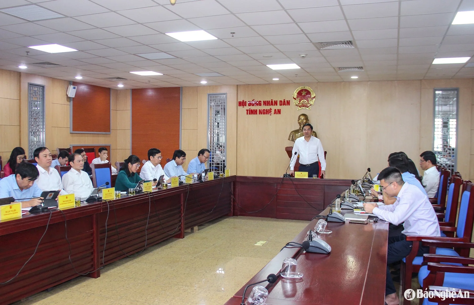 bna_-quang-canh-phien-hop.-anh-mai-hoa.jpg