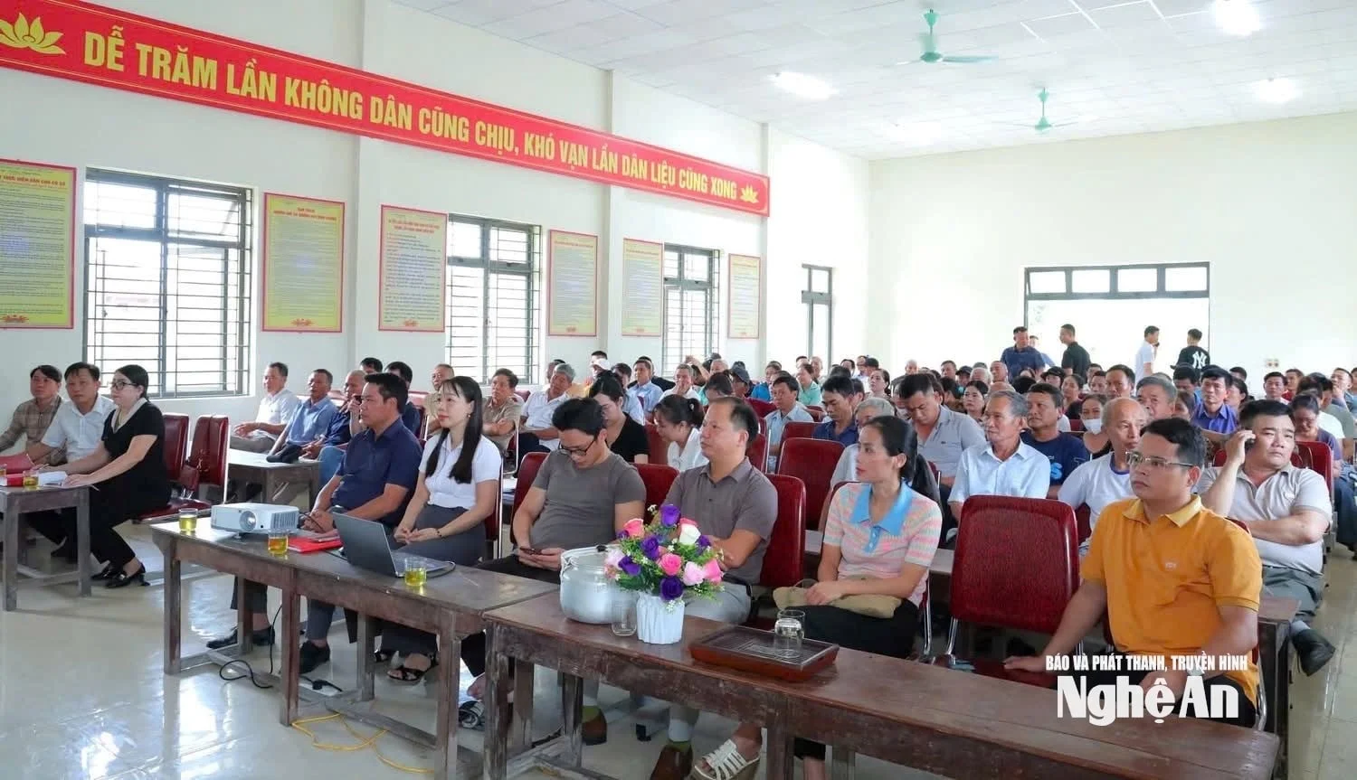 bna_xa-hung-nguyen-nam-lay-y-kien-cac-ho-gia-dinh-ca-nhan-bi-anh-huong-do-tuyen-cao-toc-bac-nam-ve-vi-tri-du-kien-quy-hoach-khu-tai-dinh-cu..jpg